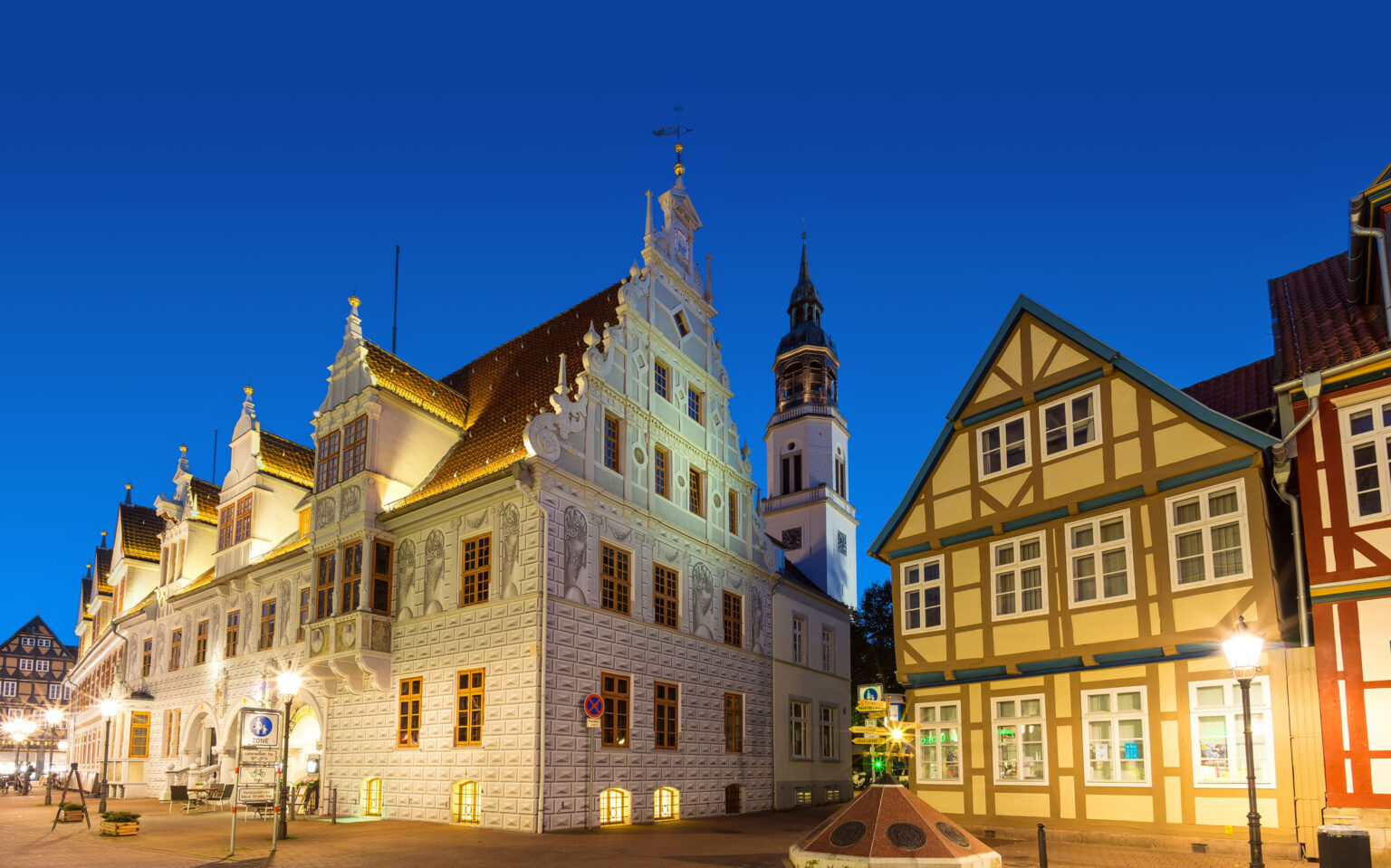 Das alte Rathaus Celle in den Abendstunden
